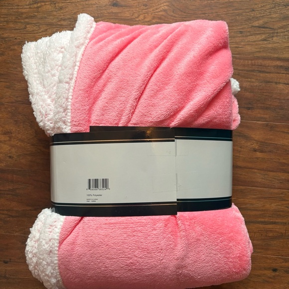 Luxurious Pink and White Sherpa Throw Blanket - Picture 4 of 8